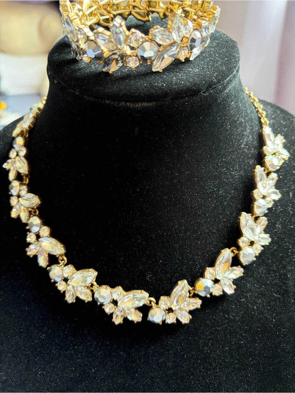 Stunning Ann Taylor Rhinestone & Gold Tone Necklace & Bracelet Set - Picture 7 of 7